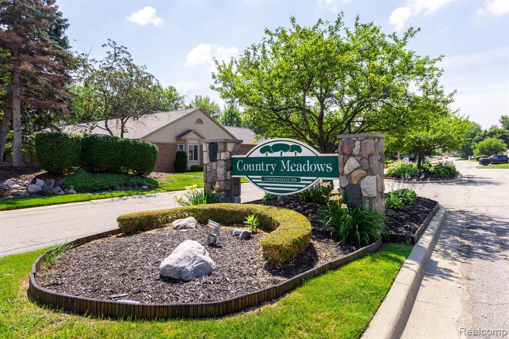 46910 Country Lane, 12, Macomb, MI 48044 — Photo 2