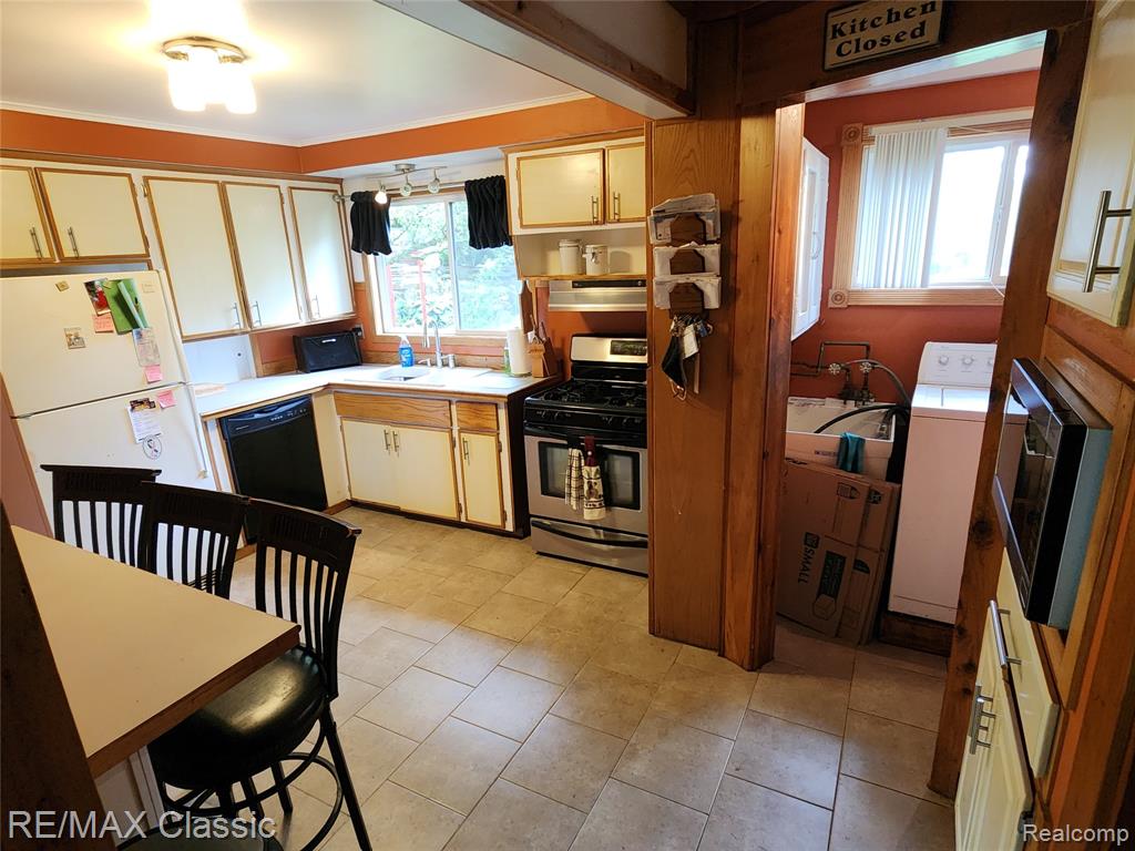 6388 Hermana Road, West Bloomfield, MI 48324 — Photo 9
