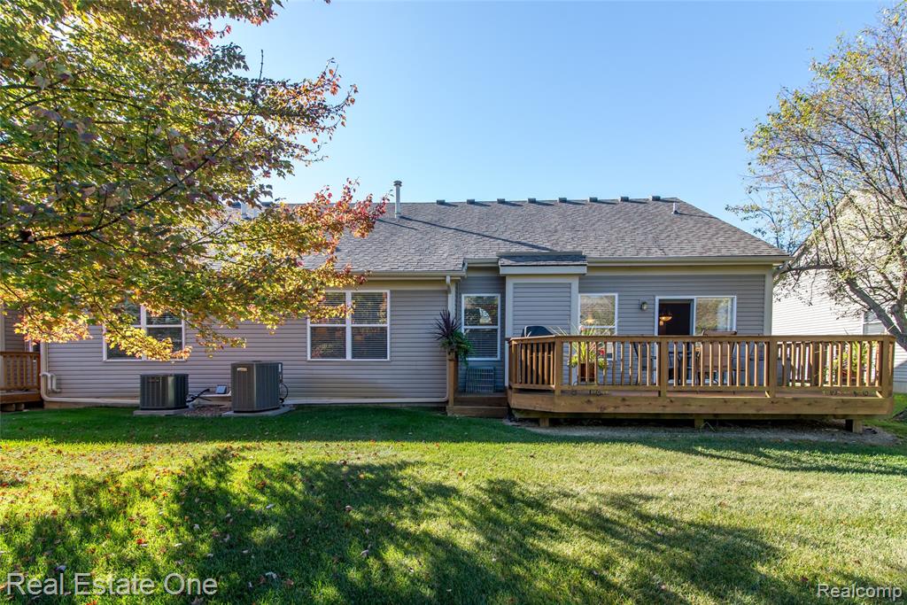 568 Woodhaven Drive, Walled Lake, MI 48390 — Photo 6