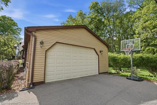 6884 Aeroview Street, West Bloomfield, MI 48324 — Photo 39