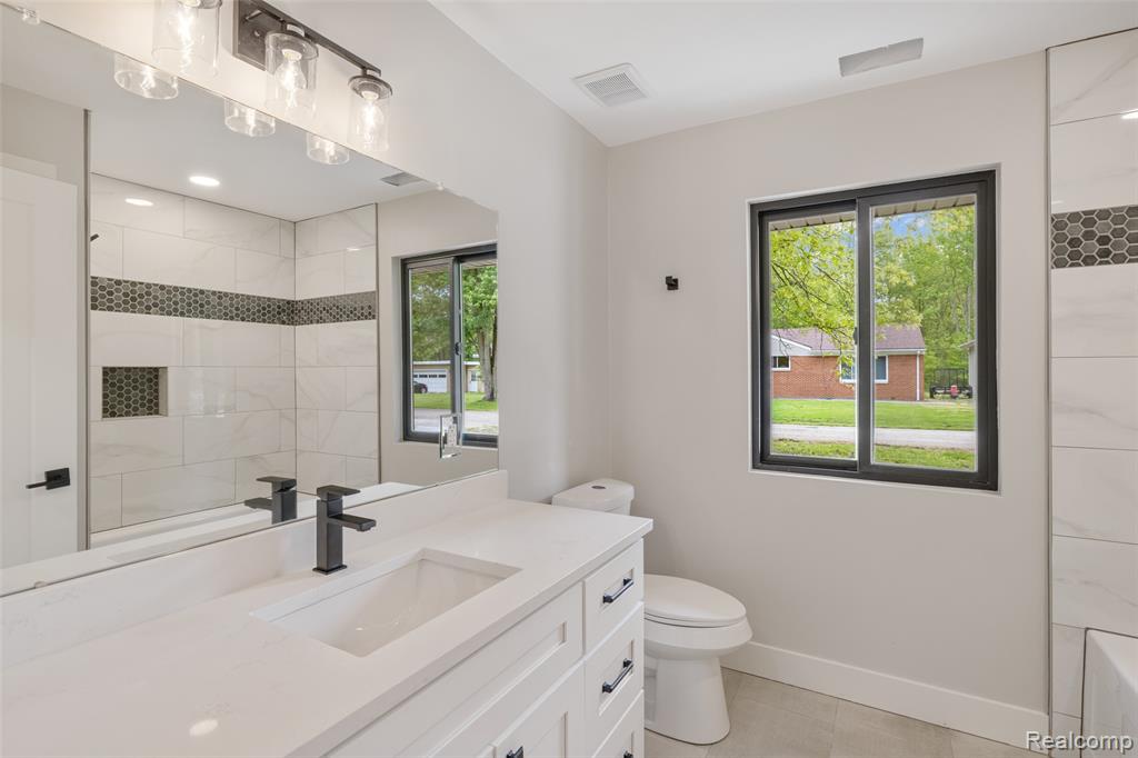 7598 Lake Park Avenue, Ira, MI — Photo 21