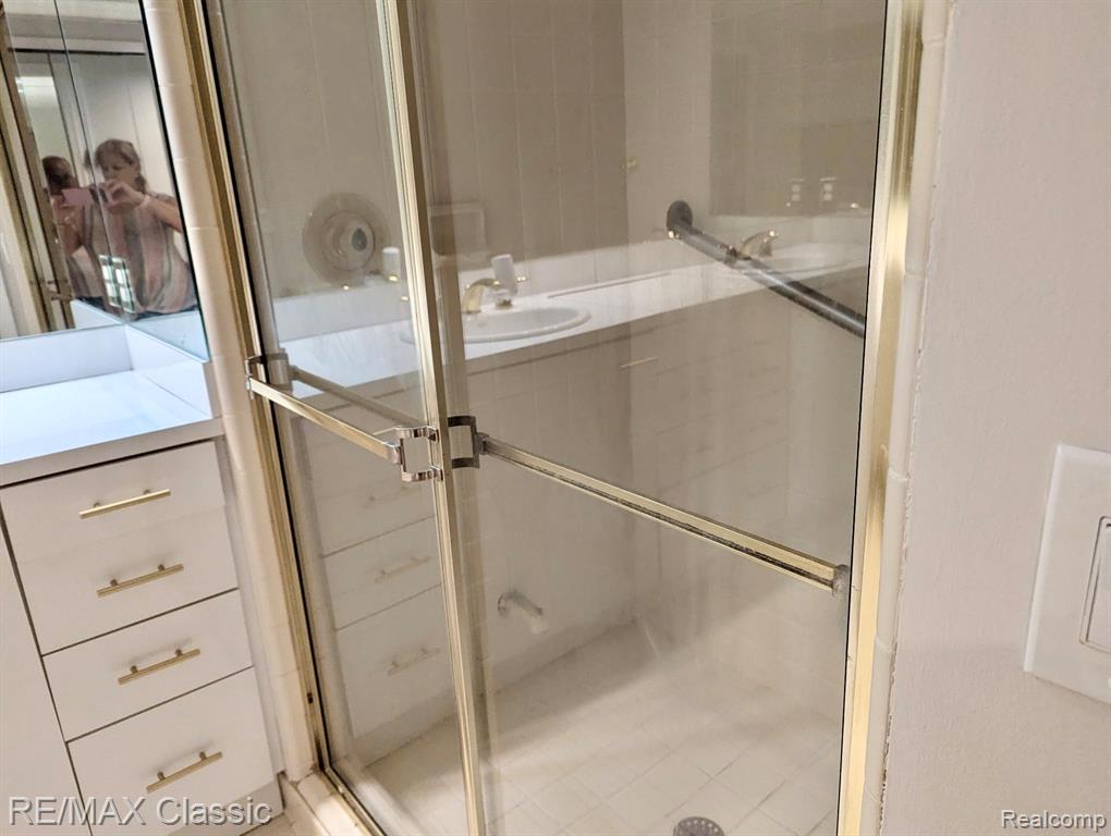 7663 Danbury Circle, West Bloomfield, MI — Photo 15