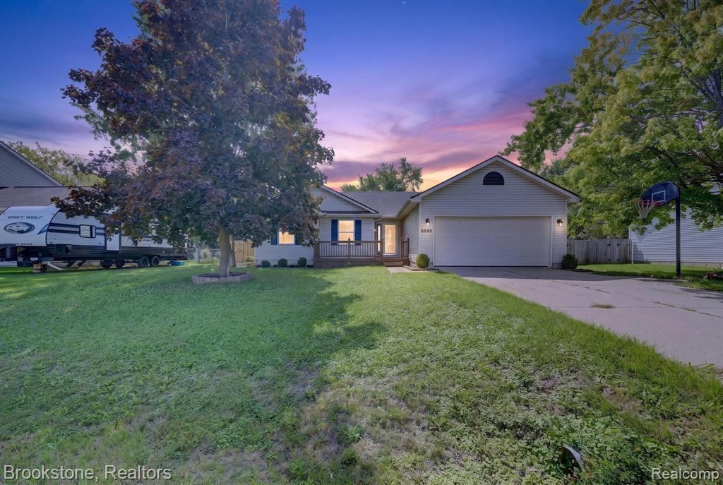 6098 Hedgerow Circle, Grand Blanc, MI 48439
