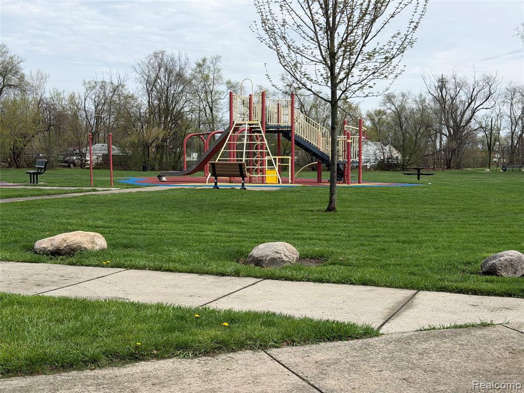 7744 Asbury Park, Detroit, MI 48228 — Photo 13