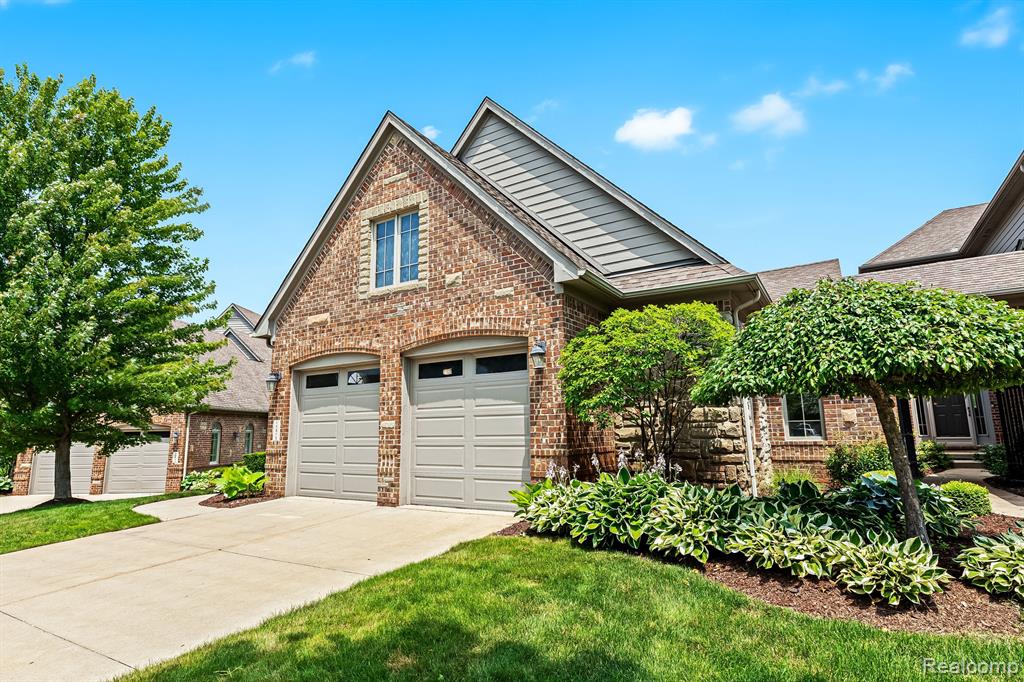 10815 SPARKLING WATERS Court, South Lyon, MI 48178 — Photo 4