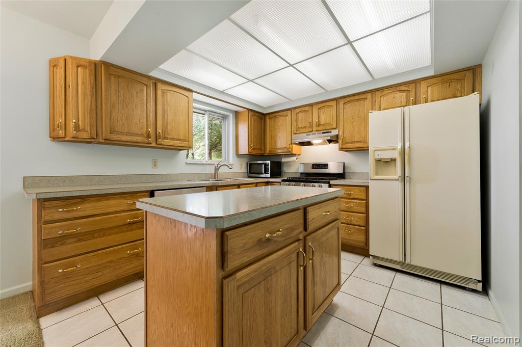 8887 Clark Road, Clarkston, MI — Photo 4