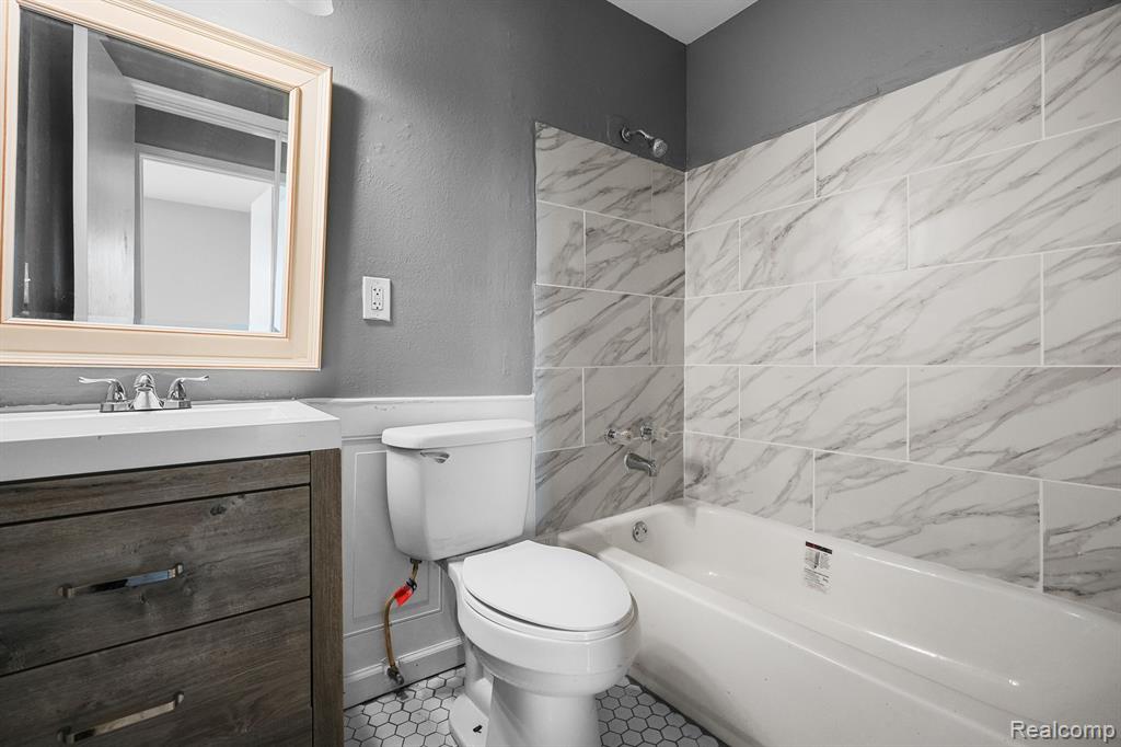 8750 WELDWOOD Drive, Monroe, MI 48162 — Photo 21