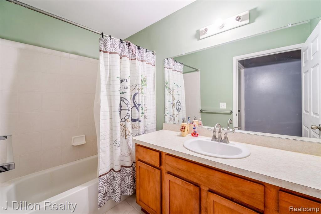 4275 DEESIDE Drive, Brighton, MI 48116 — Photo 23