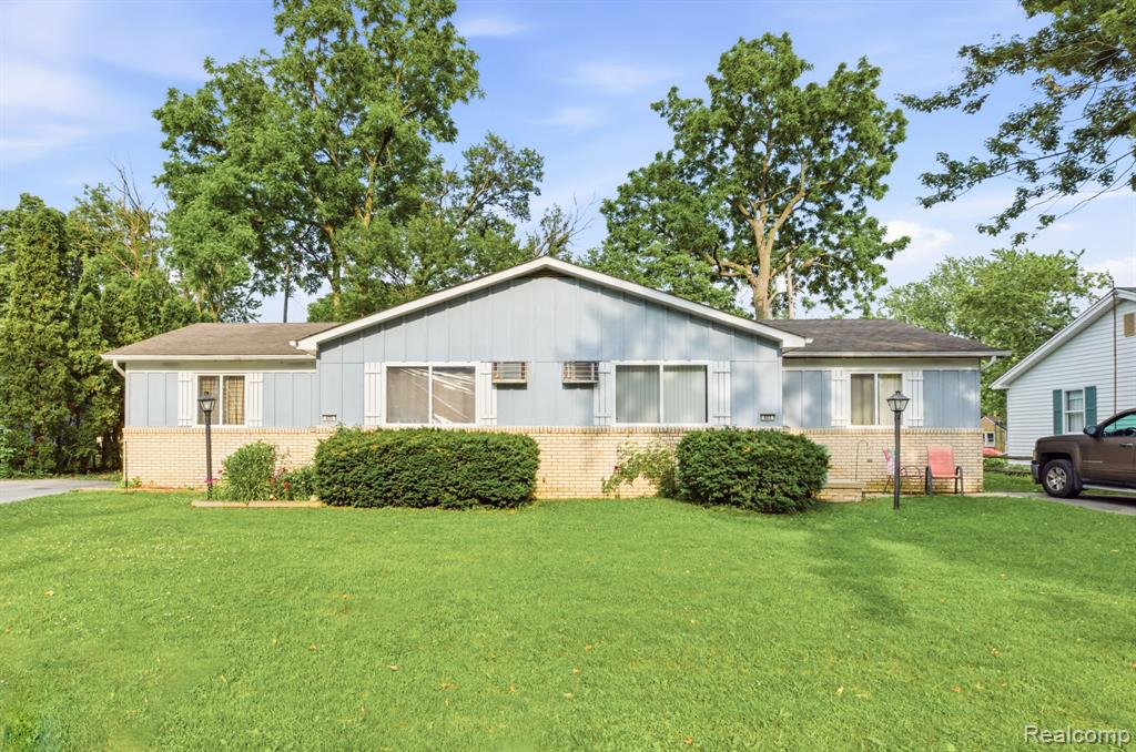625 S 11th Street, St. Clair, MI 48079 — front exterior