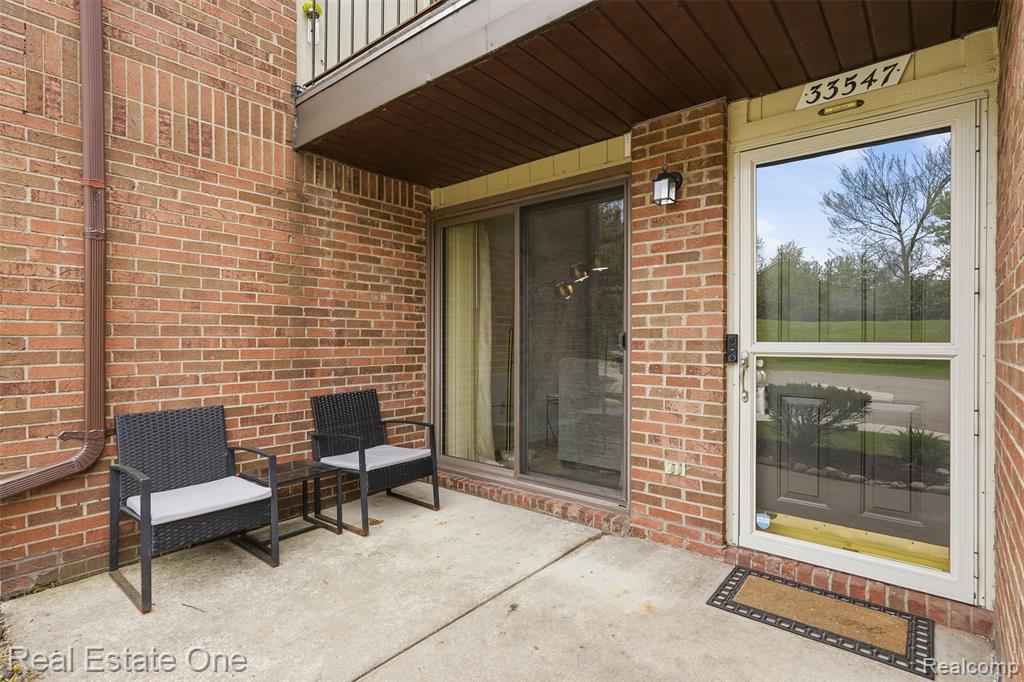 33547 Pondview Circle, 130, Livonia, MI 48152 — front exterior