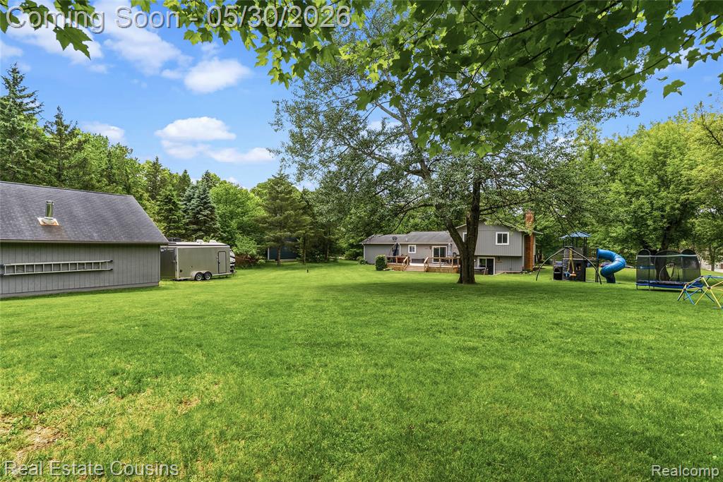 13435 Lakebrook Drive, Fenton, MI 48430 — Photo 27