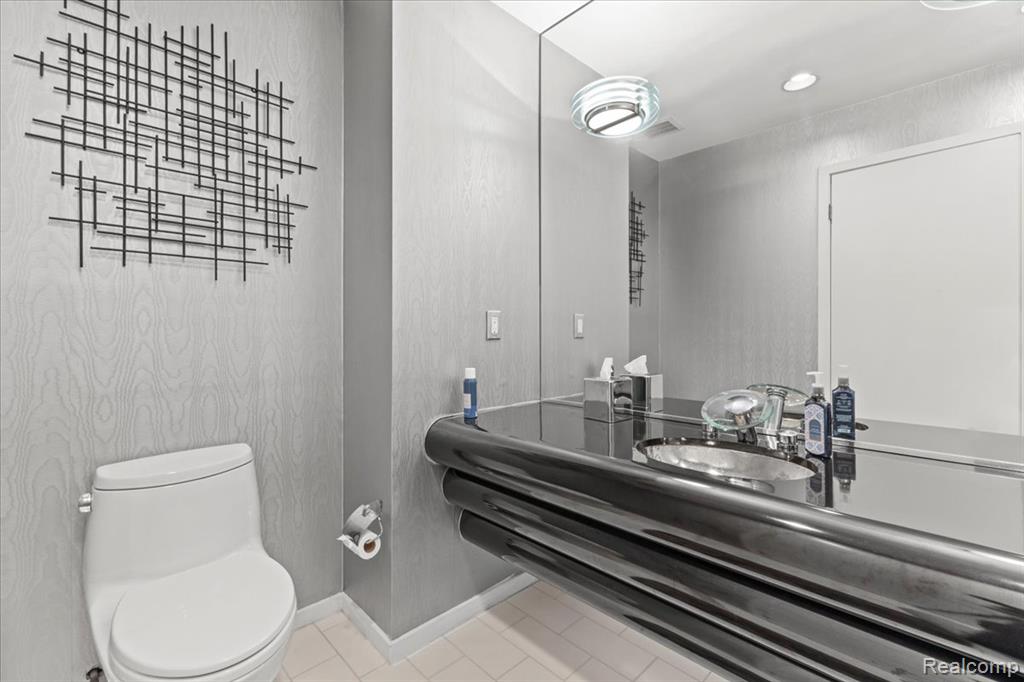 7570 Danbury Circle, West Bloomfield, MI — Photo 30