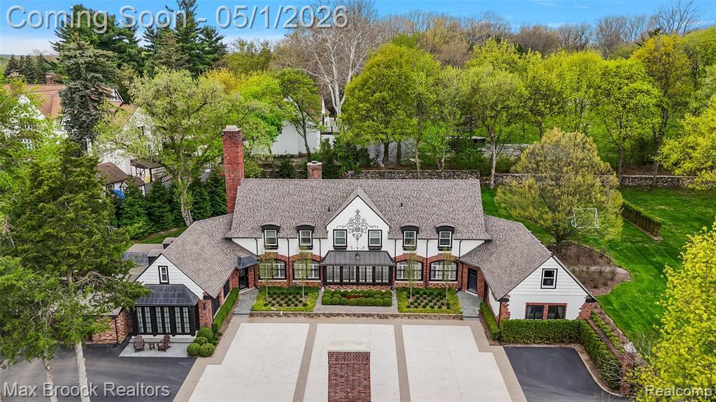 1583 Clarendon Road - Photo 2