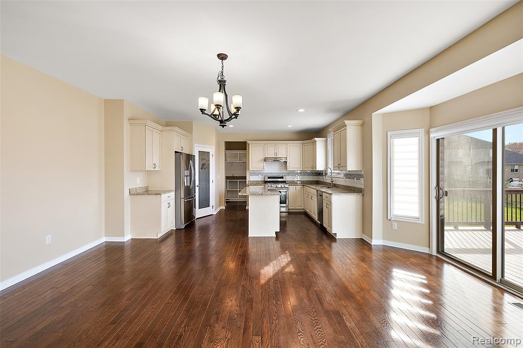 46267 Terrace Drive, Shelby Twp, MI 48317 — Photo 18