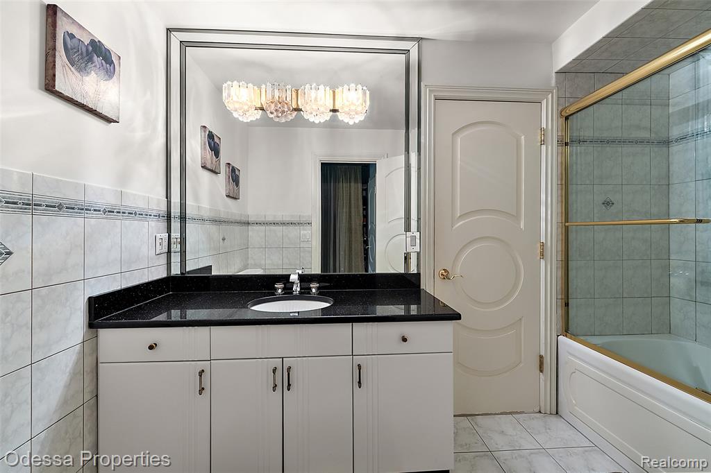 12984 Azure Drive, Utica, MI 48315 — Photo 47