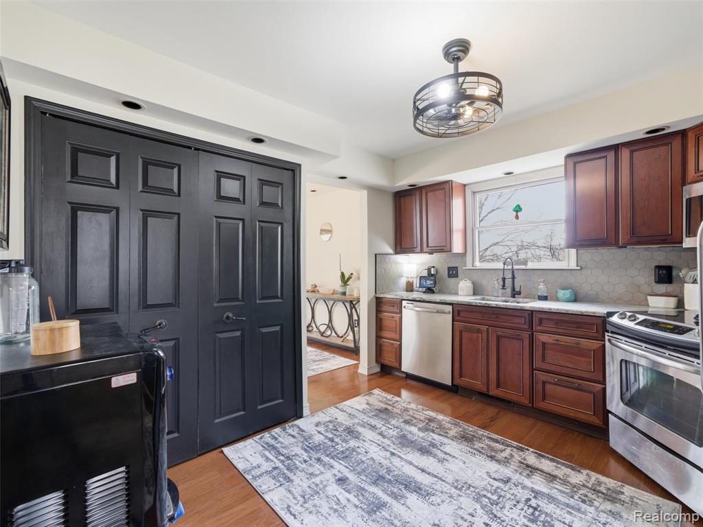 567 Greens Way Boulevard, Lapeer, MI 48446 — Photo 11