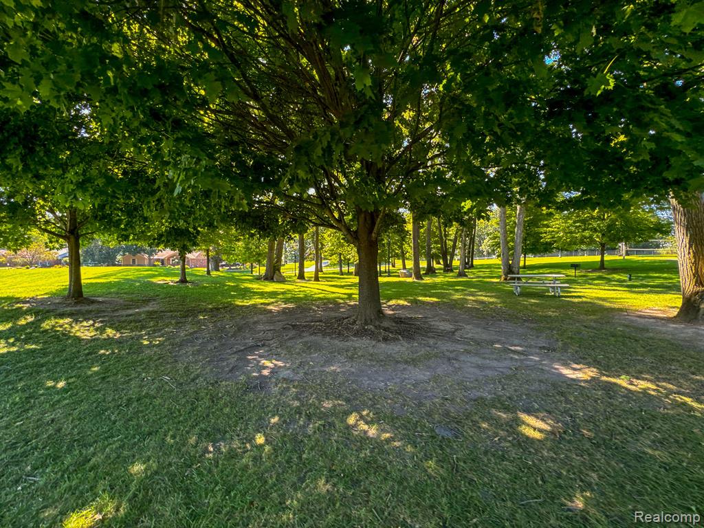422 THORNEHILL Trail, Oxford, MI 48371 — Photo 40