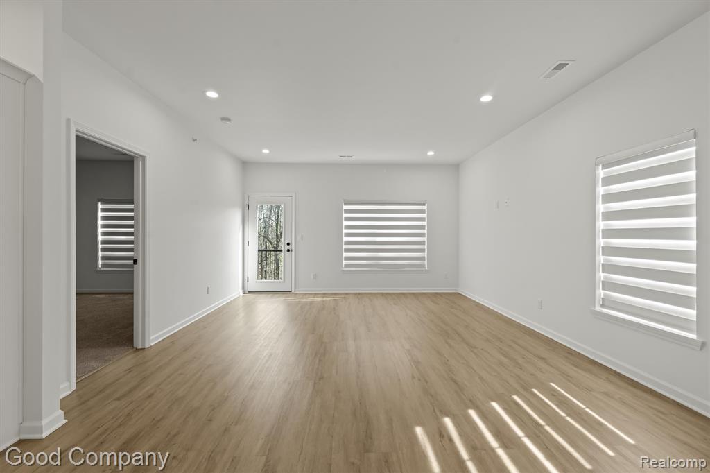 602 Pointe Drive, Walled Lake, MI 48390 — Photo 10