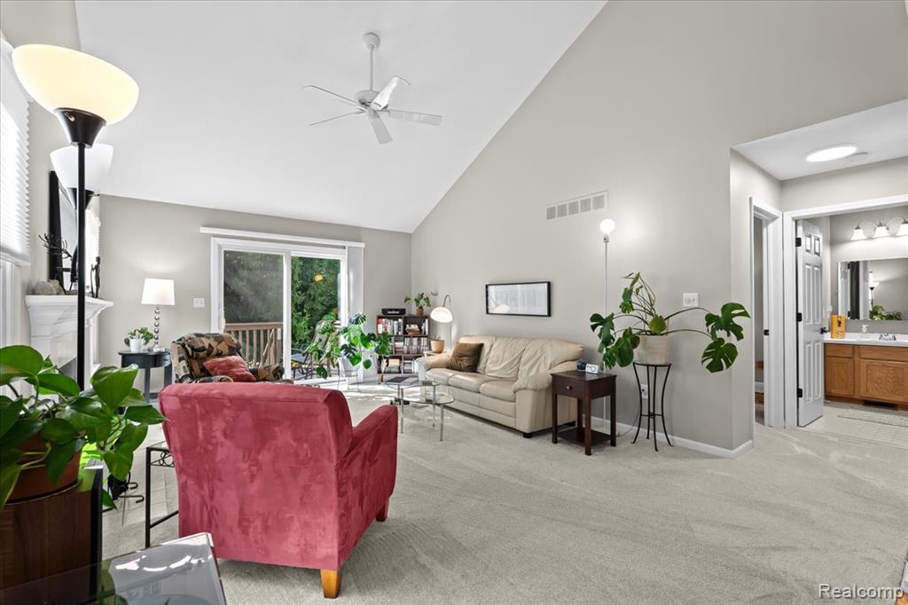10484 Northvalley Court, Hartland, MI 48353 — Photo 12