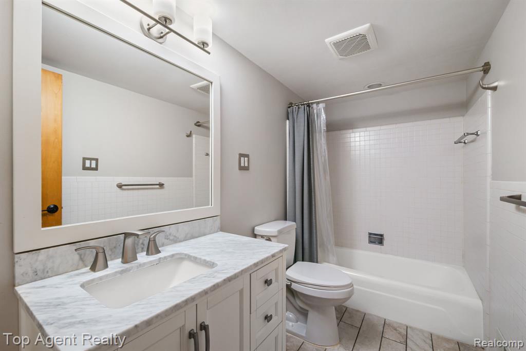 8353 Kennedy Circle, Warren, MI 48093 — Photo 33