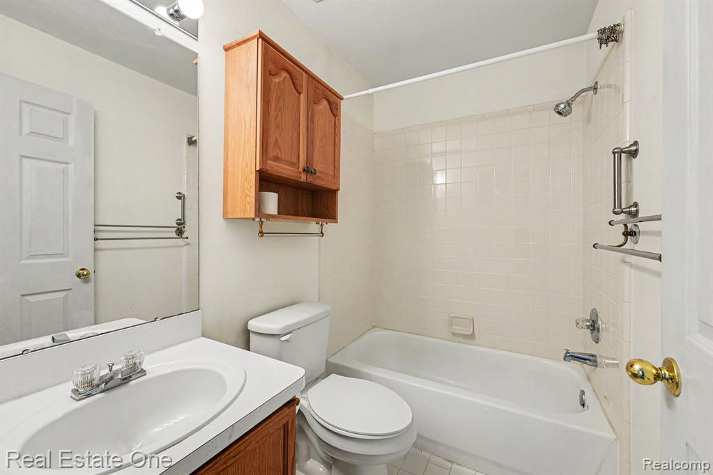 13941 Perry Place Court, Riverview, MI 48193 — Photo 20