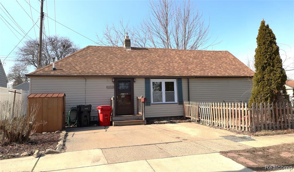 15676 Frazho Road, Roseville, MI 48066