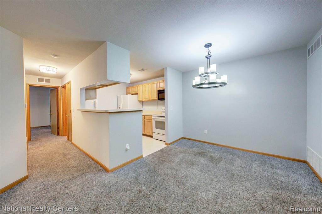 306 MARIGOLD Circle, Westland, MI — Photo 6