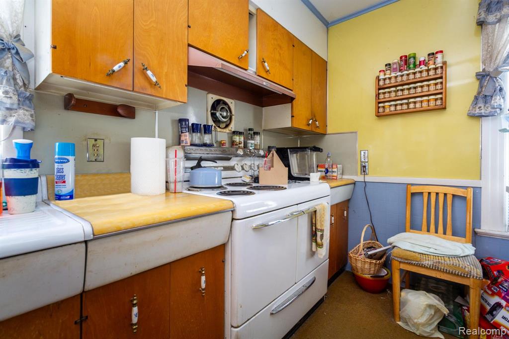 714 S 8th Street, St. Clair, MI 48079 — Photo 9