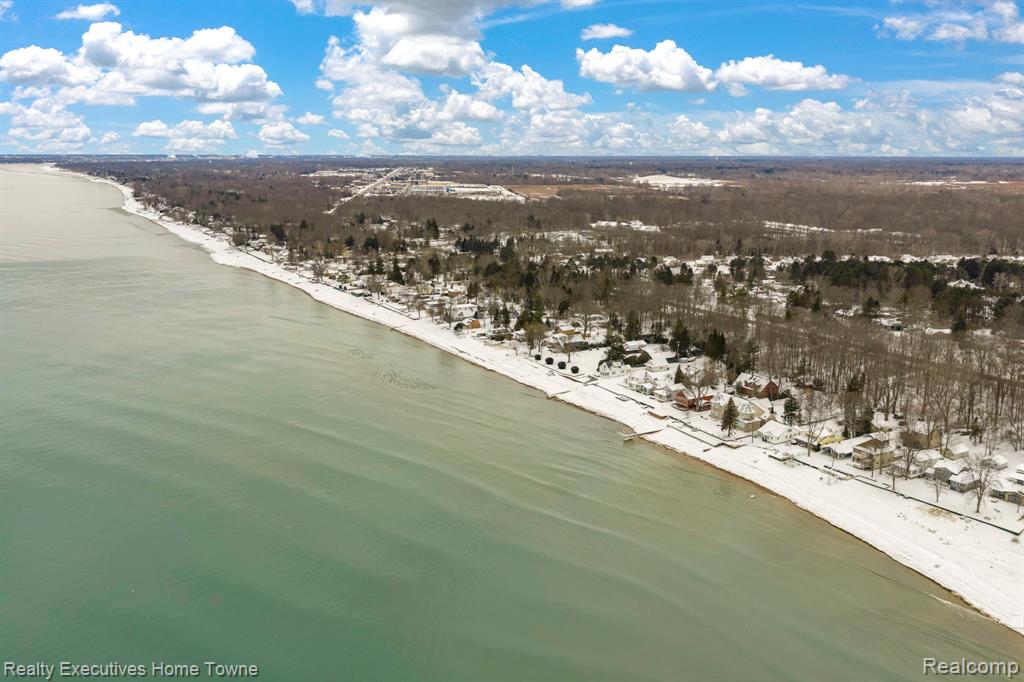 5430 Lakeshore Road, Fort Gratiot, MI 48059 — Photo 10
