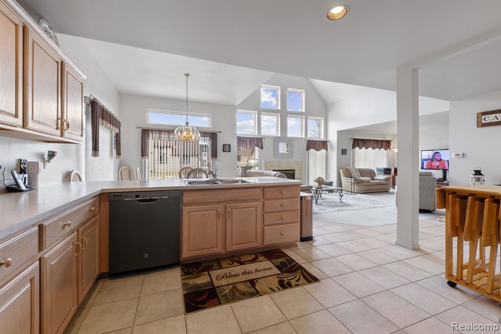 48548 Fairmont Drive, Macomb, MI 48044 — Photo 8