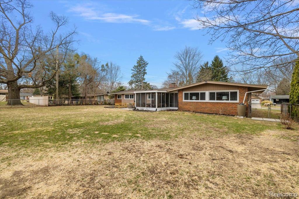 2068 GLENCOVE Road, Wolverine Lake, MI 48390 — Photo 37