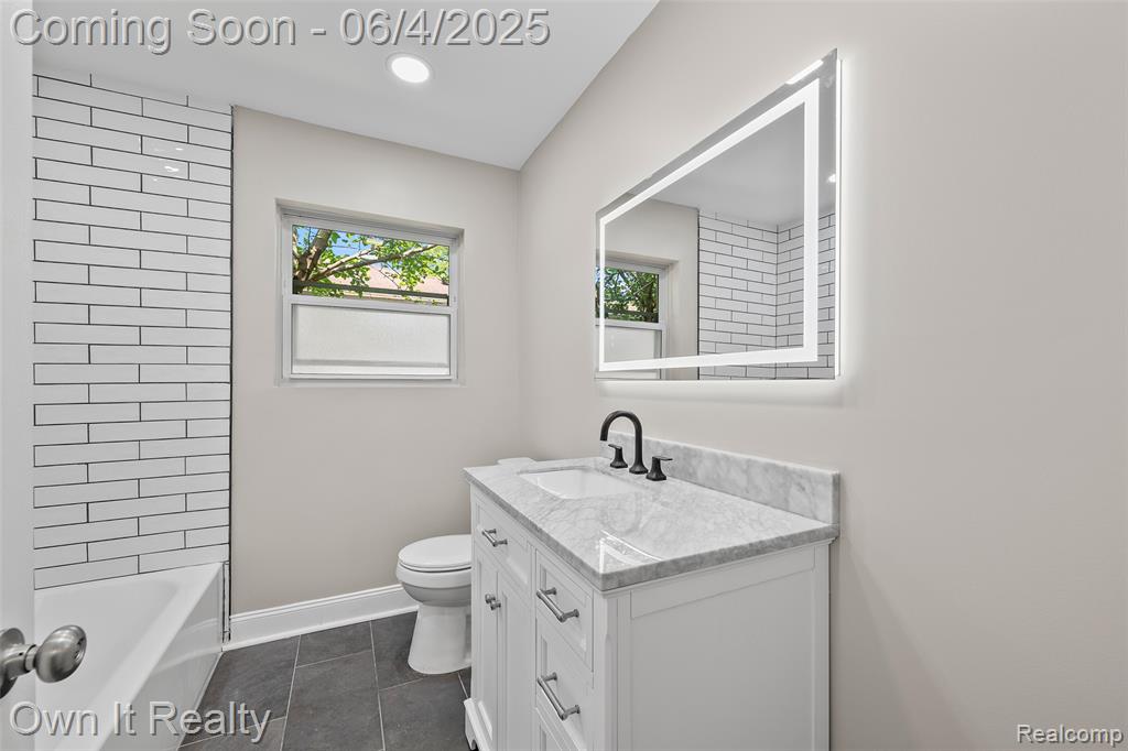 8415 N Evangeline Street, Dearborn Heights, MI 48127 — Photo 22