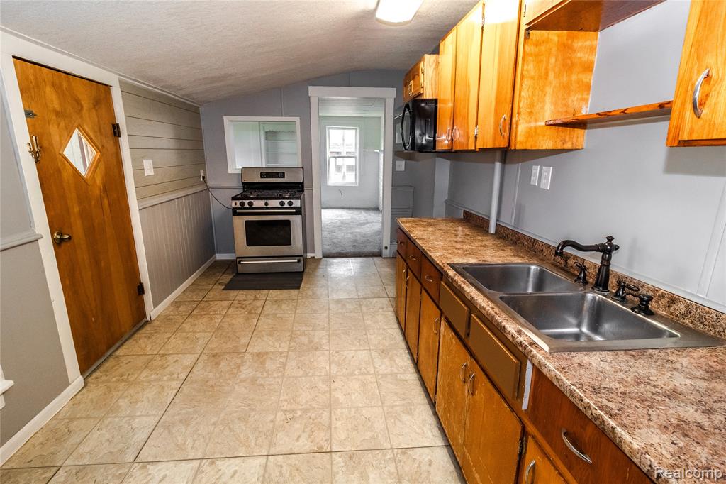 6 Law Street, Lapeer, MI 48446 — Photo 5
