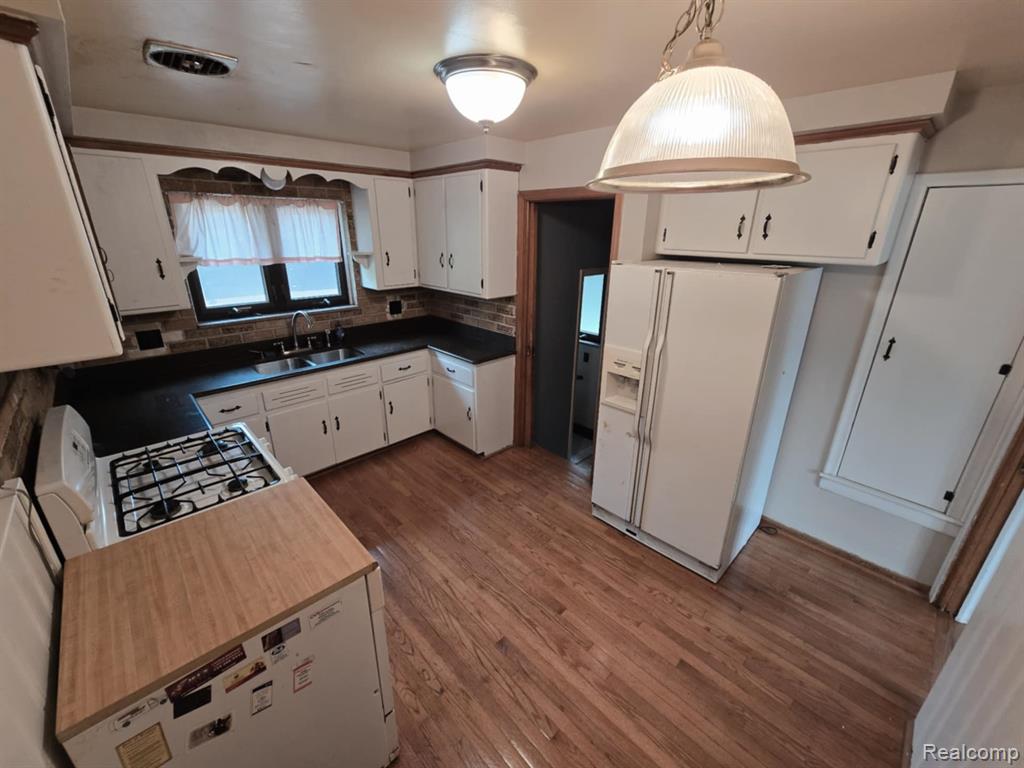 9036 Merriman Road, Livonia, MI 48150 — Photo 5