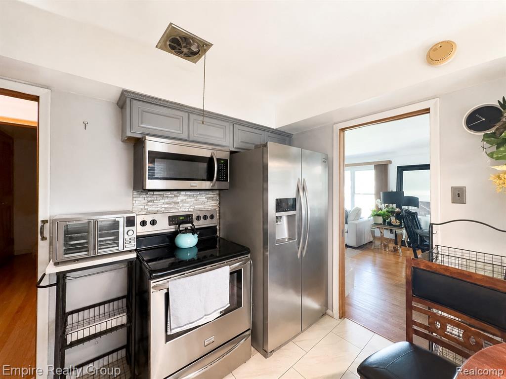 17300 Buckingham Avenue, Beverly Hills, MI 48025 — Photo 12