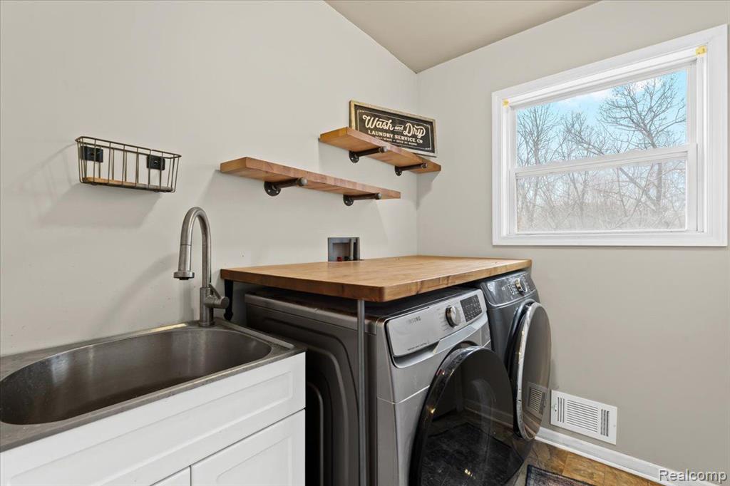 41 SUNSET PINES Drive, Howell, MI 48843 — Photo 12