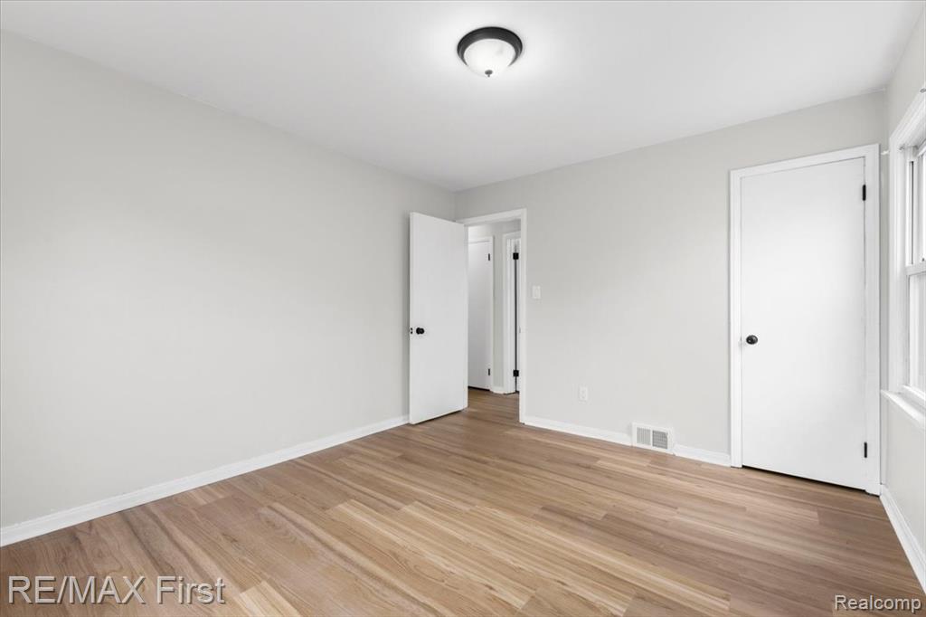 20675 Van Antwerp Street, Harper Woods, MI 48225 — Photo 12