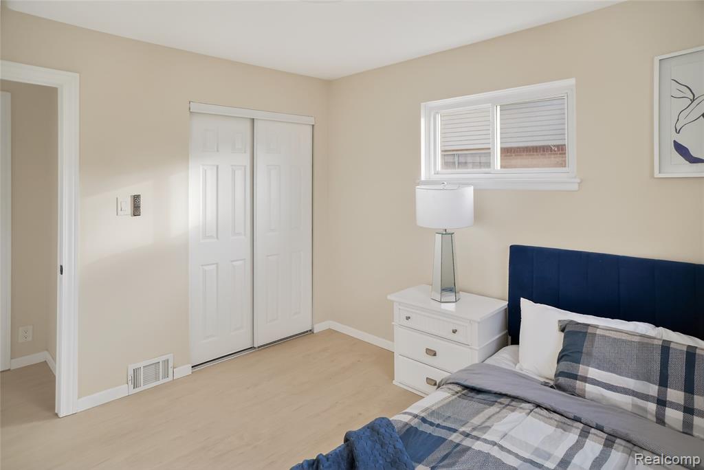 26923 Constance Avenue, Dearborn Heights, MI 48127 — Photo 15