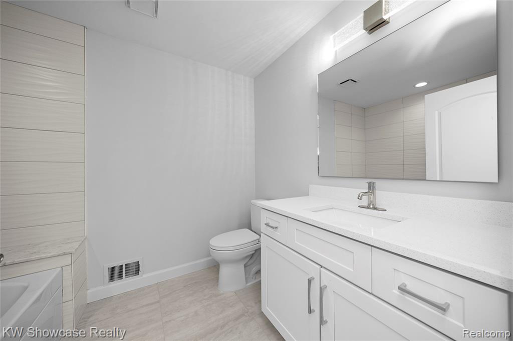 5512 Essex Court, West Bloomfield, MI — Photo 69