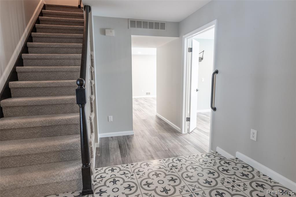 2677 Williamsburg Circle, Auburn Hills, MI 48326 — Photo 12
