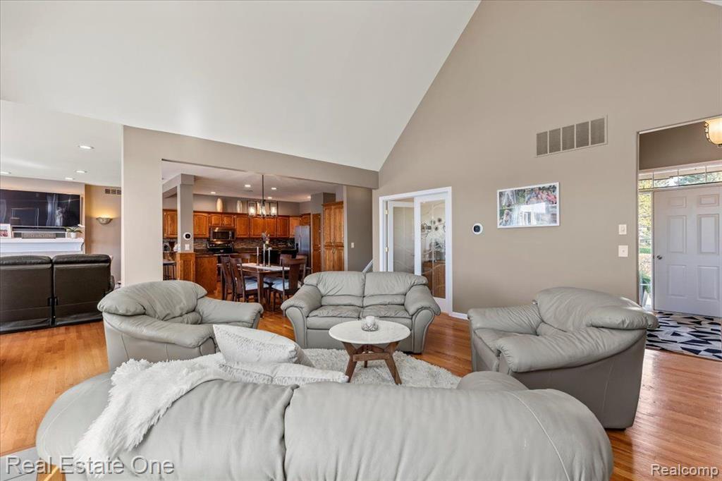 566 BAY POINTE Drive, Oxford, MI 48371 — Photo 15