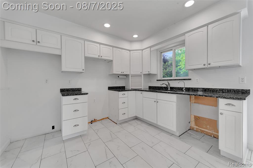 43403 Vivian Drive, Sterling Heights, MI 48313 — Photo 16