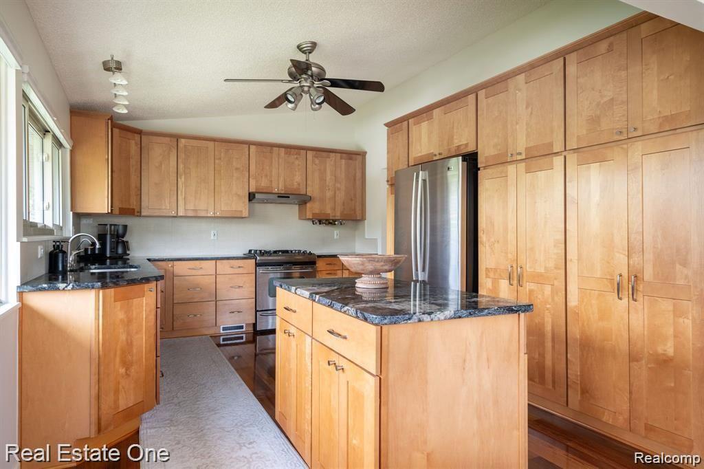 2728 DEVONSHIRE, Leonard, MI 48367 — Photo 14