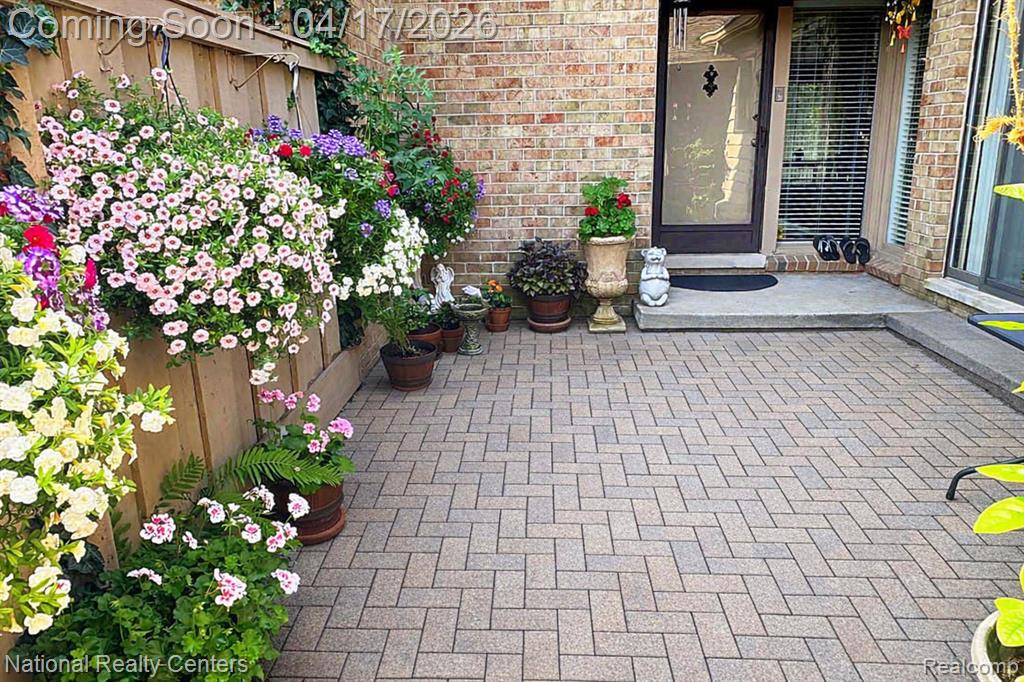 7309 Creek View Circle, West Bloomfield, MI — Photo 4