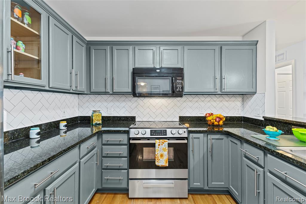 5817 Twin Oaks Drive, Sterling Heights, MI 48314 — Photo 40