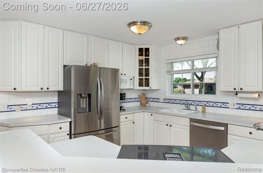 6805 Emerald Shores Drive, Troy, MI 48085 — Photo 13