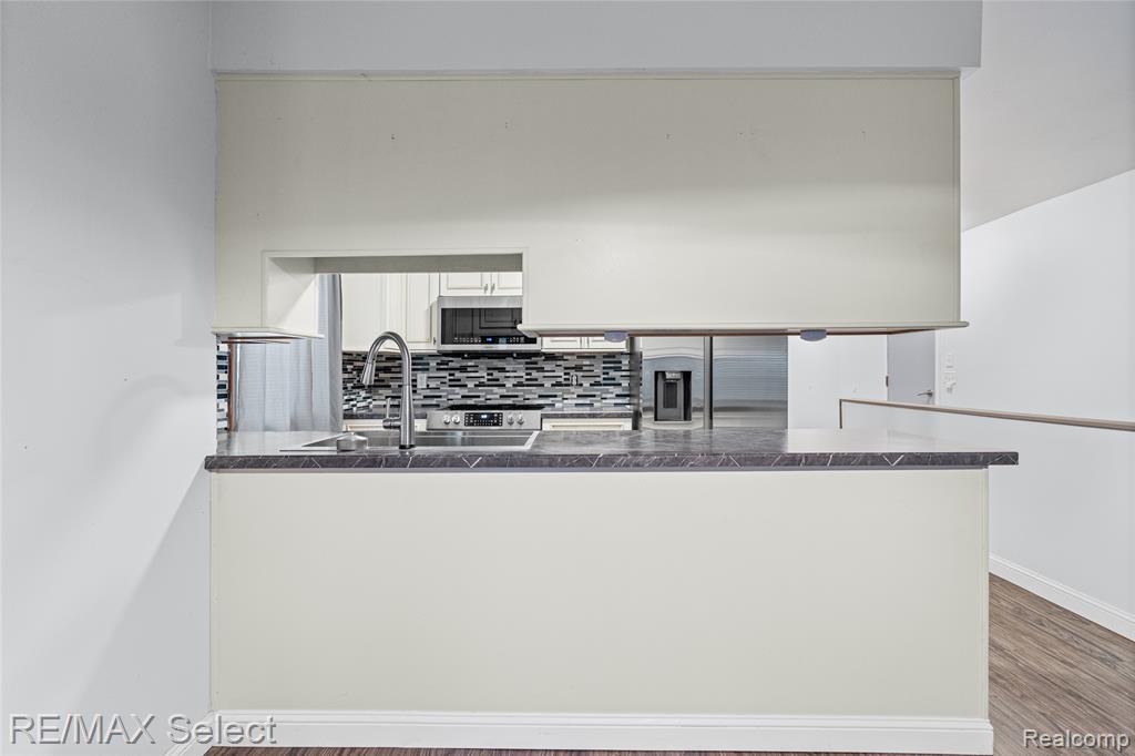 580 Oakbrook Circle, Flushing, MI 48433 — Photo 12