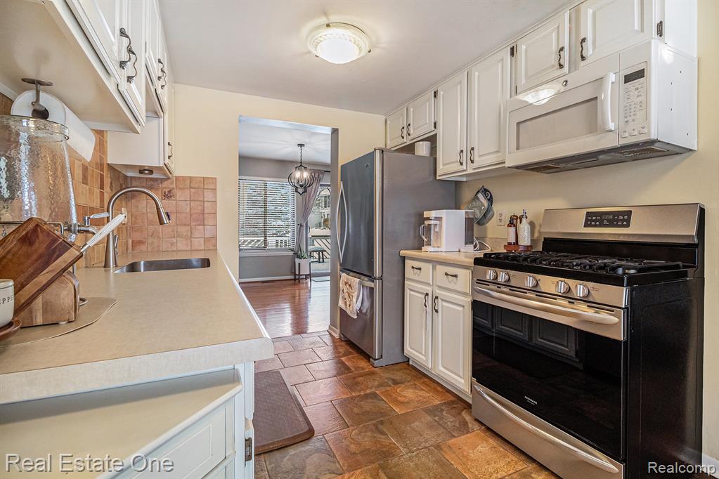 22717 Cranbrooke Drive, Novi, MI — Photo 10