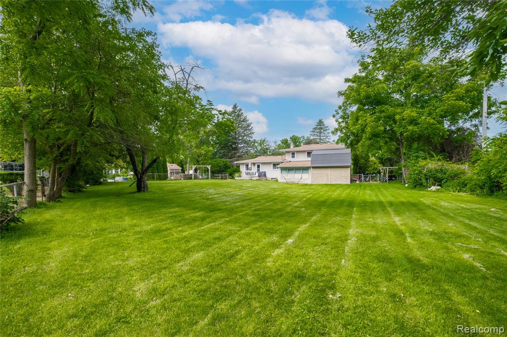 6395 Tanglewood Lane, Grand Blanc, MI 48439 — Photo 24