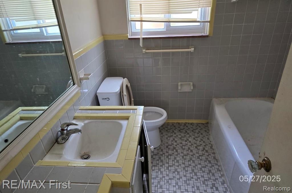 7210 Weingartz, Center Line, MI 48015 — Photo 6